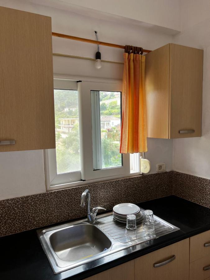 Ilias Family Rooms Himare Eksteriør bilde