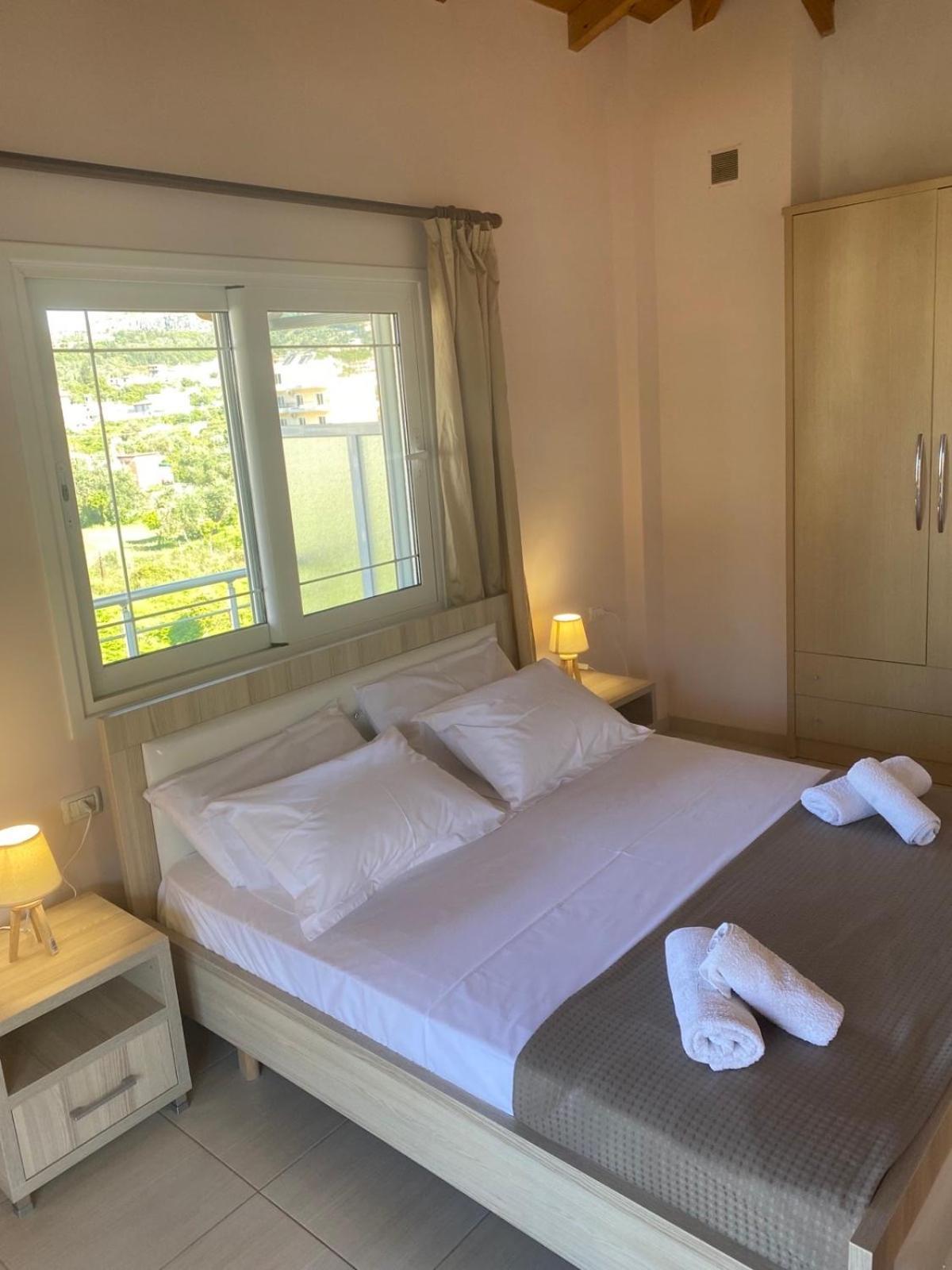 Ilias Family Rooms Himare Eksteriør bilde