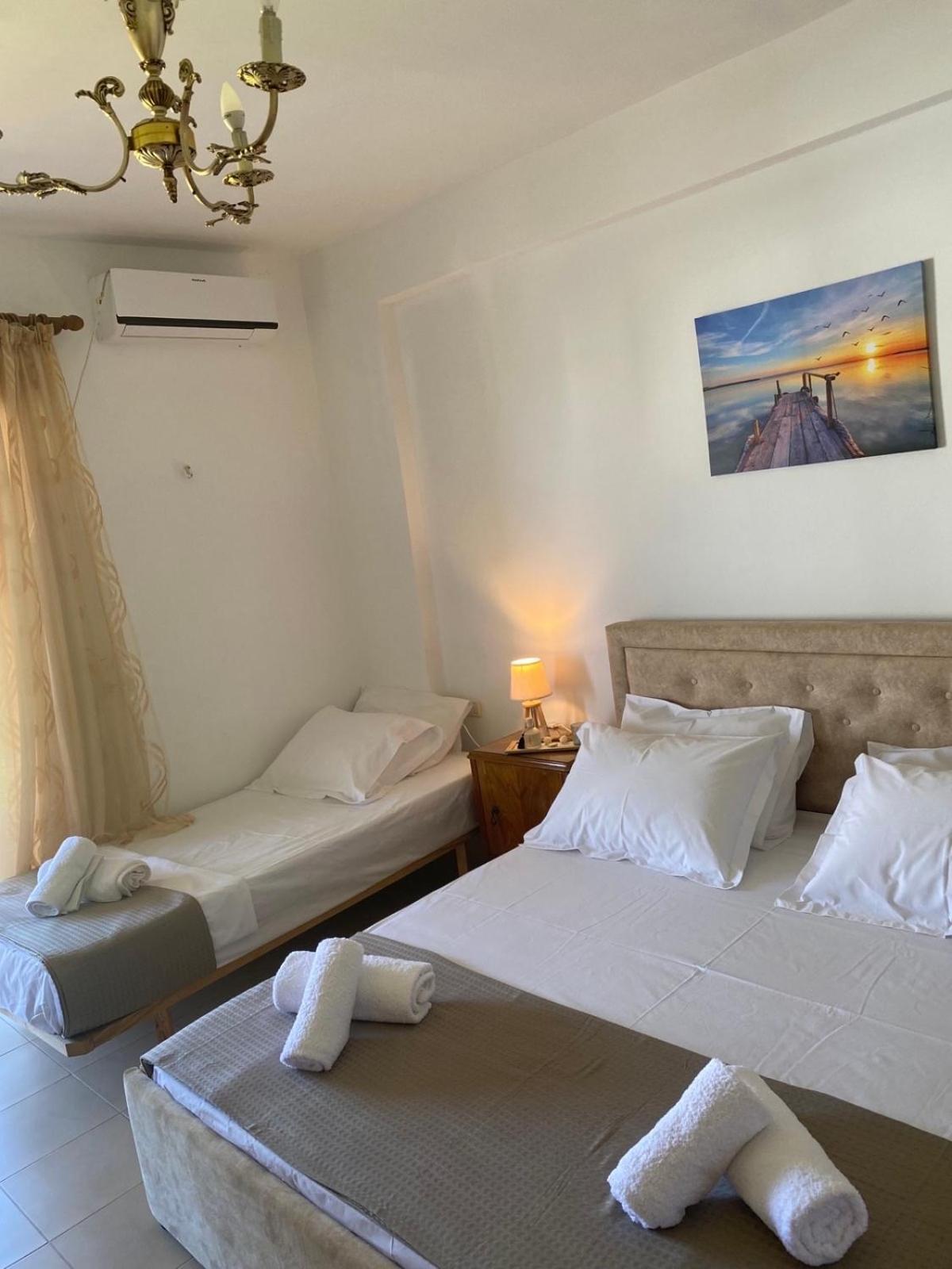 Ilias Family Rooms Himare Eksteriør bilde