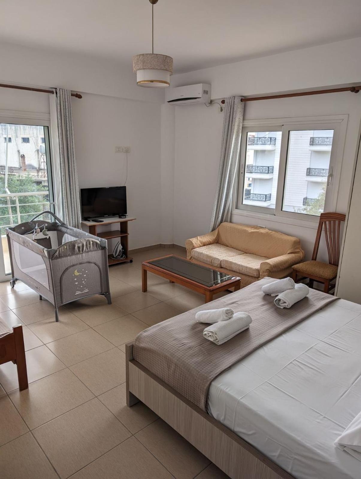 Ilias Family Rooms Himare Eksteriør bilde