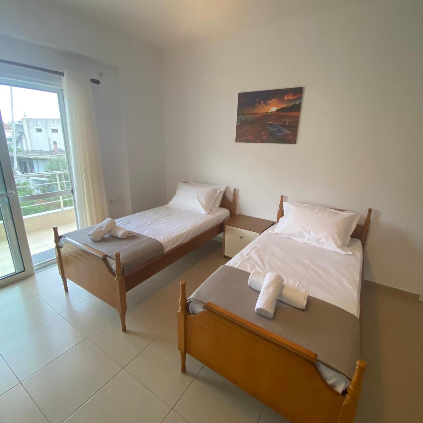 Ilias Family Rooms Himare Eksteriør bilde