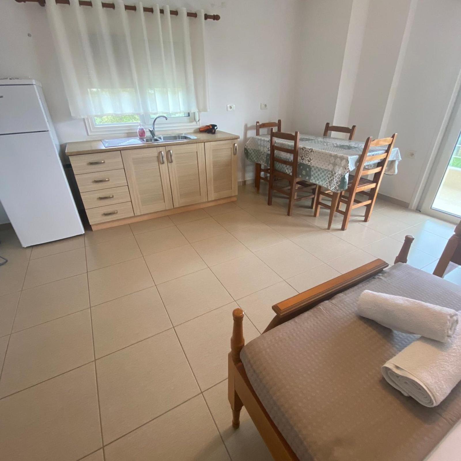 Ilias Family Rooms Himare Eksteriør bilde