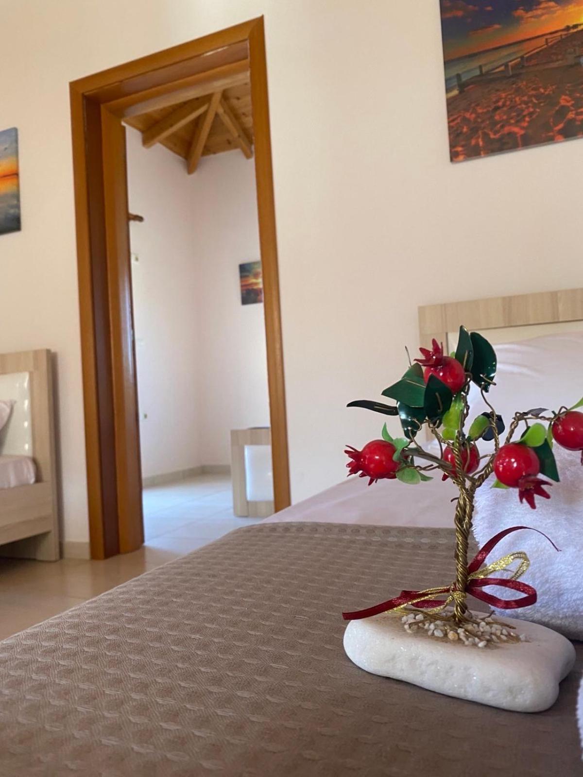Ilias Family Rooms Himare Eksteriør bilde