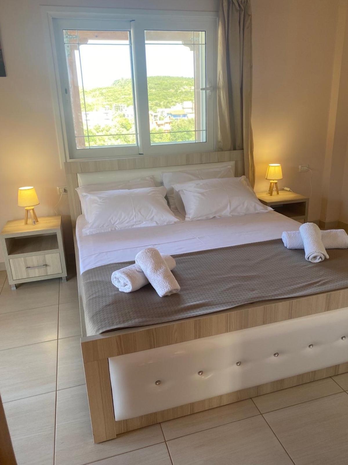 Ilias Family Rooms Himare Eksteriør bilde